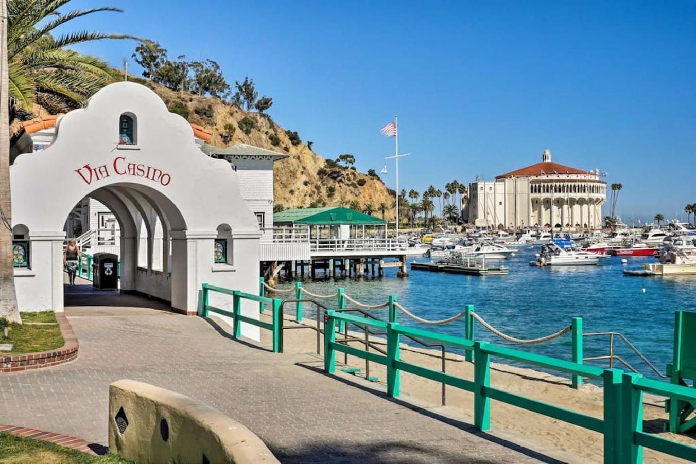 Gorgeous Oceanfront Villa With Panoramic Views Avalon Extérieur photo